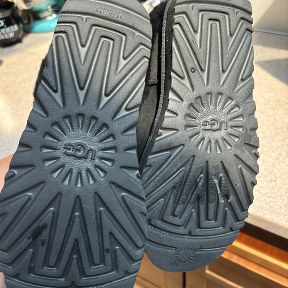 UGG Bootie Black with Fur - Picture 4 of 5